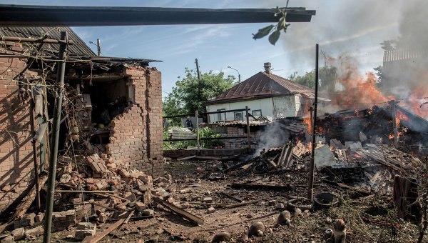 Славянск: последствия артиллерийских обстрелов 30 июня — разрушенные дома, убитые и раненые люди (видео)