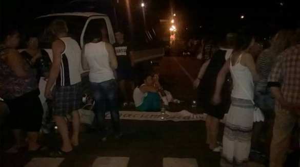 Беспорядки в Николаеве продолжаются: ночью подожгли военкомат, днем снова перекрыли мост в центре города (фото, видео) | Русская весна