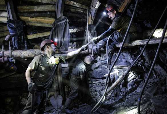 Another 576 miners trapped underground in Donbass amid shelling  | Русская весна