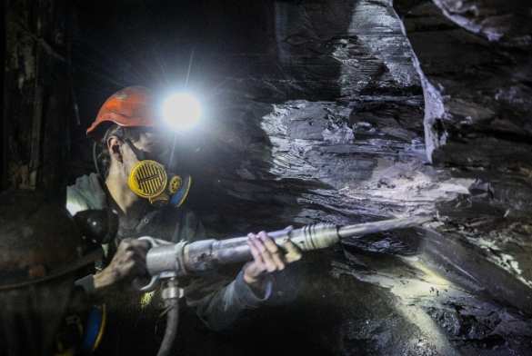 Another 576 miners trapped underground in Donbass amid shelling  | Русская весна
