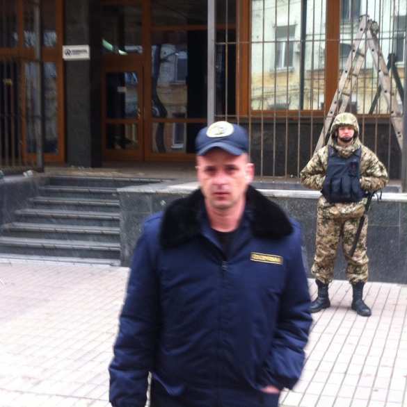 МОЛНИЯ: в ответ на «выговор» от Порошенко непокорный олигарх Коломойский захватывает новые объекты в центре Киева (+ВИДЕО/ФОТО) | Русская весна