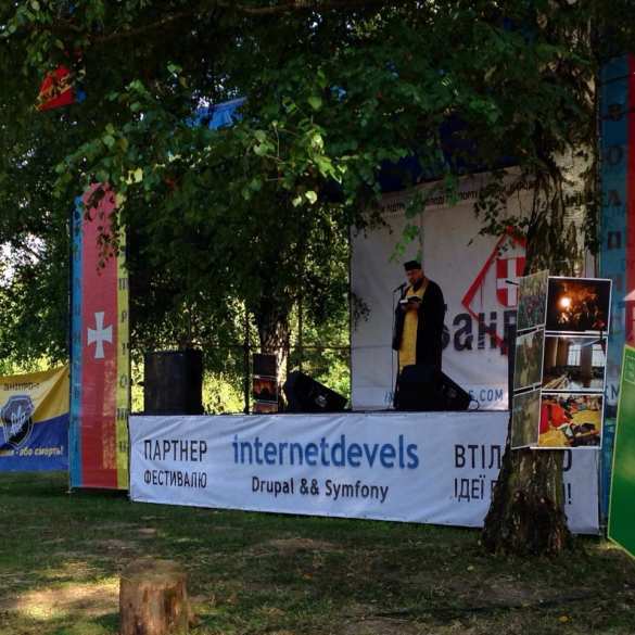 Ритуальные скачки, ряженые попы и нацистские «зиги» — в Луцке проходит «патриотический» фестиваль «Бандерштат» (ФОТО+ВИДЕО) | Русская весна