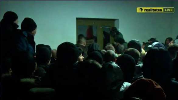 МОЛНИЯ: Протестующие в Кишиневе прорвались в парламент | Русская весна
