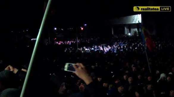 МОЛНИЯ: Протестующие в Кишиневе прорвались в парламент | Русская весна