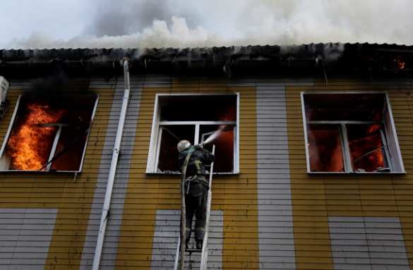 Донецк, 23 августа: новые жертвы и разрушения, каратели бьют по электростанциям, под обстрел попала Донбасс-Арена (видео, фото 18+) | Русская весна