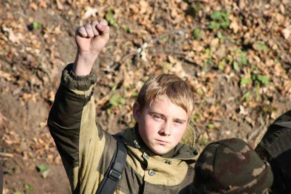 15-летний ополченец проходит обучение и готовится присоединиться к бригаде «Восток» (фото) | Русская весна