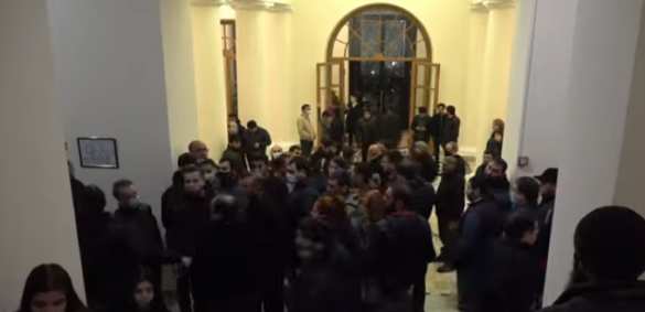 Армянский парламент захвачен: оппозиция требует отдать власть военным и отменить перемирие (+ФОТО, ВИДЕО) | Русская весна