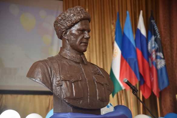 «Мы должны двигаться в сторону нашей Большой Родины»: Глава ДНР посетил праздничные мероприятия в ЛНР (ФОТО) | Русская весна