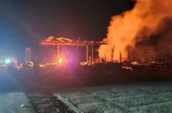 Мощный топливный кризис на Украине: уничтожено более 160 АЗС, бензин скоро будет стоить 100 грн (ФОТО) | Русская весна