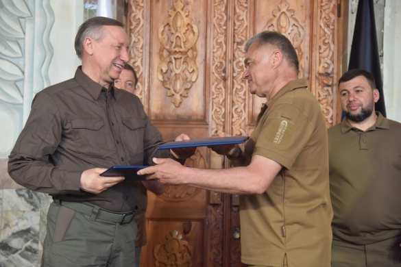 Глава ДНР принял участие в церемонии подписания соглашения о побратимстве между Мариуполем и Санкт-Петербургом | Русская весна