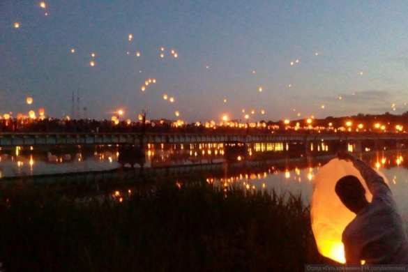 Сотни фонариков в ночном небе: Донбасс вспоминает погибших детей (ФОТО, ВИДЕО) | Русская весна