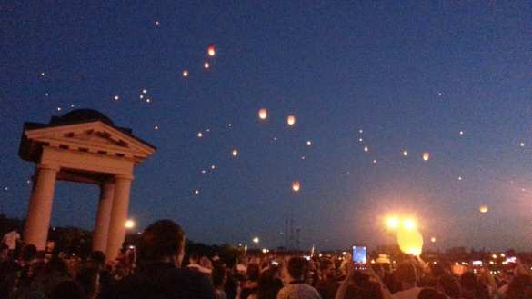Сотни фонариков в ночном небе: Донбасс вспоминает погибших детей (ФОТО, ВИДЕО) | Русская весна