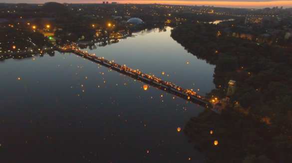 Сотни фонариков в ночном небе: Донбасс вспоминает погибших детей (ФОТО, ВИДЕО) | Русская весна