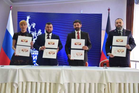 На Донбассе торжественно отметили выдачу полумиллионного паспорта РФ (ФОТО) | Русская весна