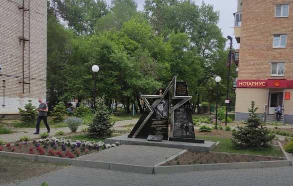 Две школьницы осквернили мемориал сбитому Турцией российскому лётчику (+ВИДЕО, ФОТО) | Русская весна