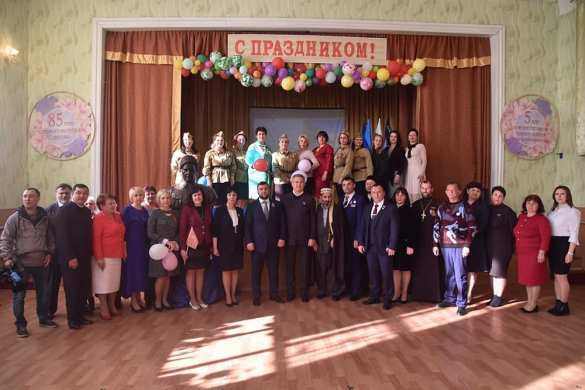 «Мы должны двигаться в сторону нашей Большой Родины»: Глава ДНР посетил праздничные мероприятия в ЛНР (ФОТО) | Русская весна