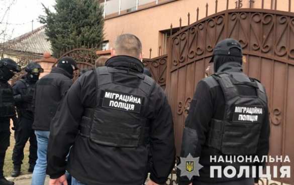 Избивал и требовал денег: украинец взял в плен индусов (ФОТО) | Русская весна