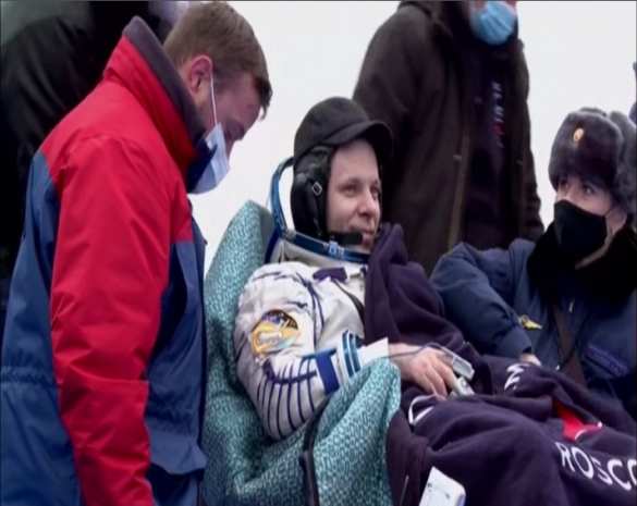 «Союз МС-16» приземлился в Казахстане: за командира на орбите остался русский (ПРЯМАЯ ТРАНСЛЯЦИЯ) | Русская весна