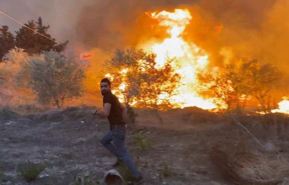 Страшные кадры: Русский военкор попал в окружение стены огня на вершине горы в Сирии (ФОТО, ВИДЕО) | Русская весна