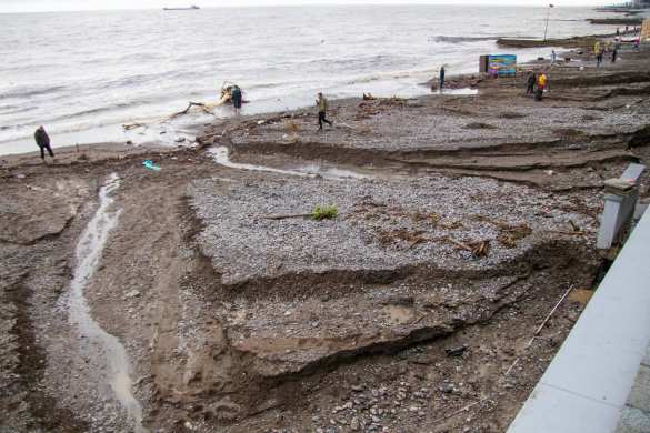 Сходят сели, размыло пляжи: циклон нанёс страшный удар по Ялте (ФОТО, ВИДЕО) | Русская весна