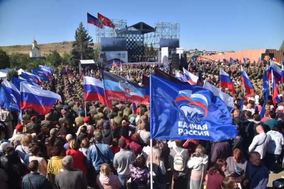 Глава ДНР и гости из России, ЛНР и Южной Осетии приняли участие в съезде ветеранов «Защитники России» на Саур-Могиле (ФОТО) | Русская весна