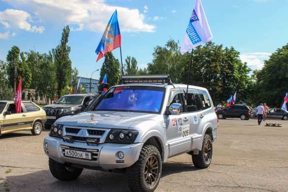 Яркие кадры: столица ЛНР празднует День России (ФОТО) | Русская весна