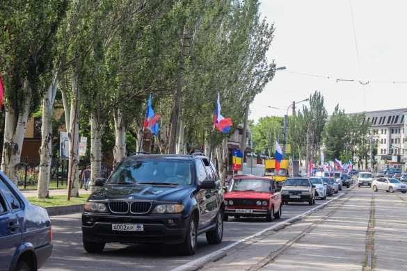 Яркие кадры: столица ЛНР празднует День России (ФОТО) | Русская весна