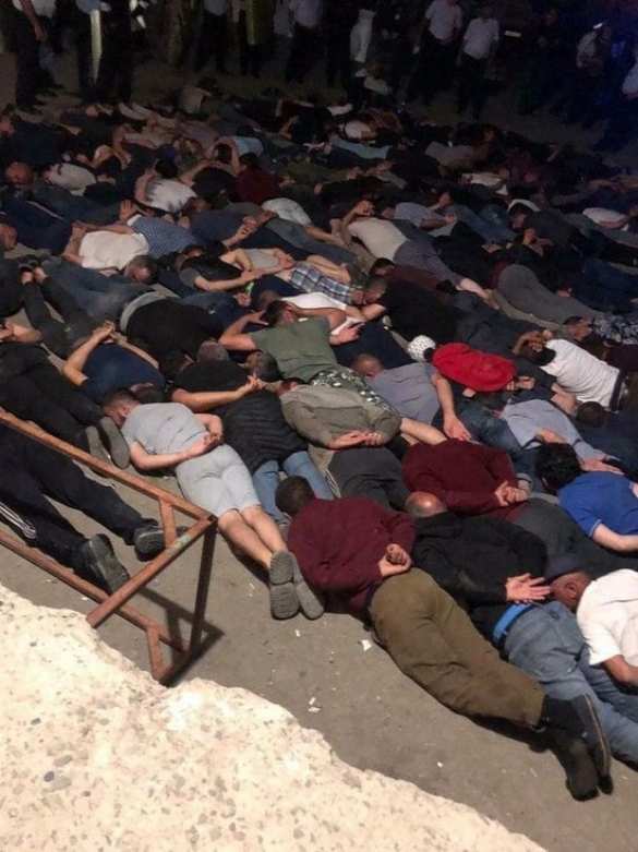 Сотни азербайджанцев устроили беспорядки в Дагестане — подробности (ФОТО, ВИДЕО) | Русская весна