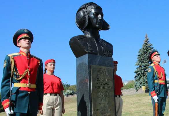 В Донецке открыт мемориал Герою ДНР, подло убитому Украиной (ФОТО, ВИДЕО) | Русская весна