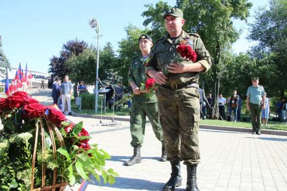 В Донецке открыт мемориал Герою ДНР, подло убитому Украиной (ФОТО, ВИДЕО) | Русская весна
