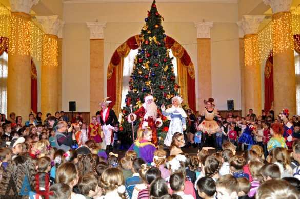 Большая новогодняя елка Главы ДНР собрала более 700 детей со всей Республики (ФОТОРЕПОРТАЖ) | Русская весна