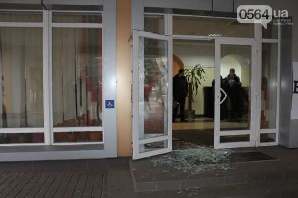 Война олигархов: под видом профсоюзов люди Коломойского захватили офис компании Ахметова (фото, видео) | Русская весна