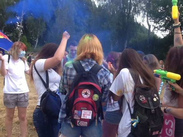 Фашизм побеждает там, где кончается совесть: в Киеве устроили праздник красок, на Донбассе льется кровь (фото, 18+) | Русская весна