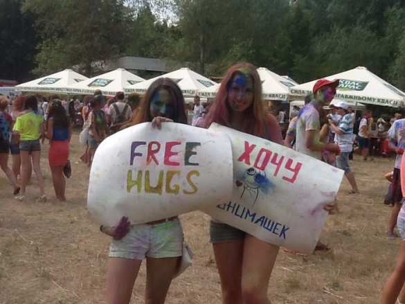 Фашизм побеждает там, где кончается совесть: в Киеве устроили праздник красок, на Донбассе льется кровь (фото, 18+) | Русская весна