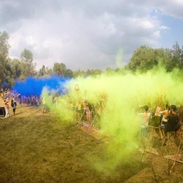 Фашизм побеждает там, где кончается совесть: в Киеве устроили праздник красок, на Донбассе льется кровь (фото, 18+) | Русская весна