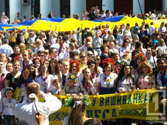 Украинский политический карнавал: Саакашвили надел вышиванку ради «единой Украины» и вышел на марш в Одессе (ФОТО) | Русская весна