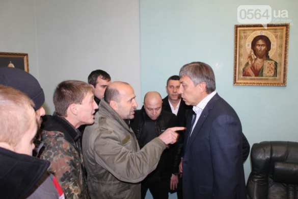 Война олигархов: под видом профсоюзов люди Коломойского захватили офис компании Ахметова (фото, видео) | Русская весна