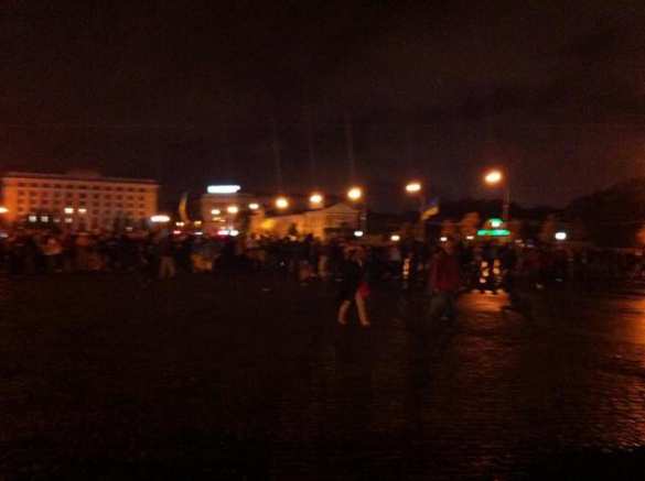 В Харькове участники митинга у консульства РФ забросали здание петардами (фото+видео)  | Русская весна