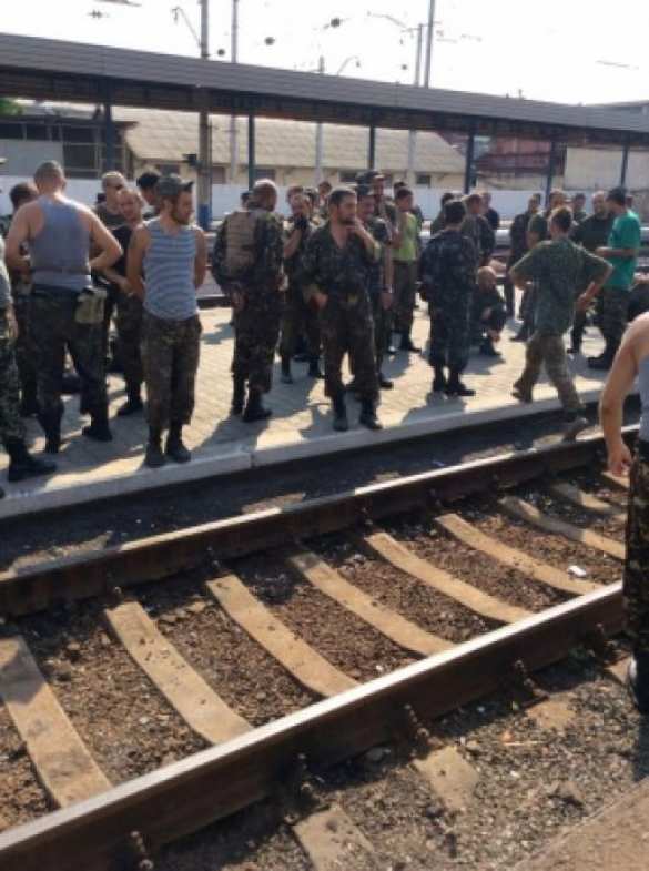 В Запорожье бастовавших солдат 24-й Яворивской бригады уговорили ехать под Харьков (фото) | Русская весна