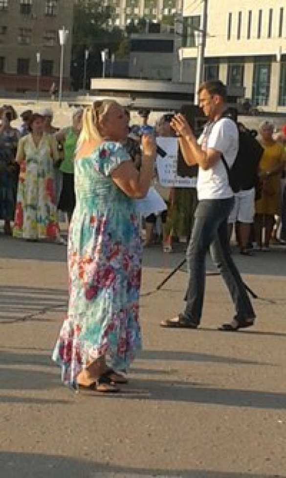 Харьков митингует: толпы фашистов против бесстрашных девушек, женщин и стариков (фото, видео) | Русская весна