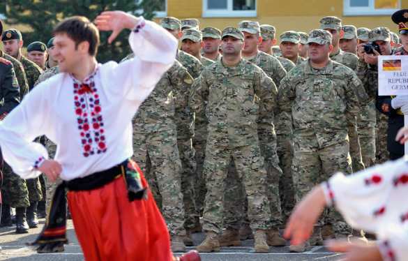 In der Nähe von Lwiw das neue ukrainisch-amerikanische &quot;Heer&quot; geboren werde, so Poroschenko | Русская весна