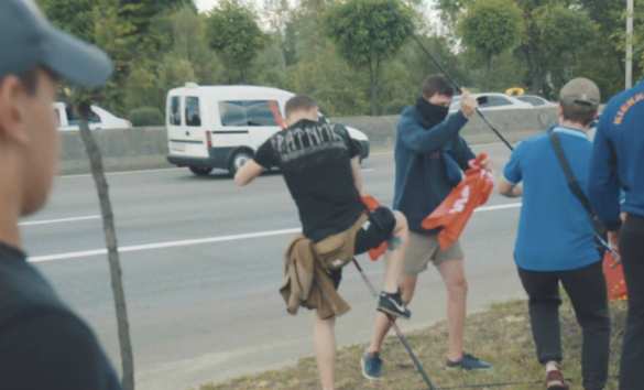 Неонацисты напали на участников акции против проспекта Шухевича в Киеве (ФОТО, ВИДЕО) | Русская весна