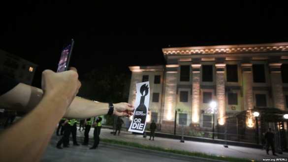 В Киеве «подожгли» посольство России (+ФОТО, ВИДЕО) | Русская весна