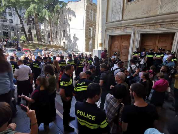 Протесты в Грузии: сторонники оппозиции штурмовали парламент страны (ФОТО, ВИДЕО) | Русская весна