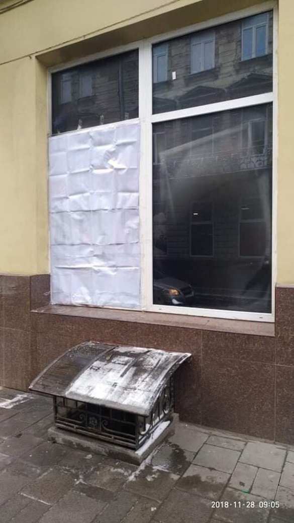 Во Львове подожгли два отделения банка (ФОТО, ВИДЕО) | Русская весна