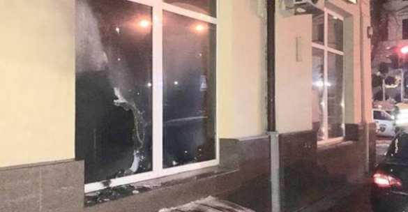 Во Львове подожгли два отделения банка (ФОТО, ВИДЕО) | Русская весна