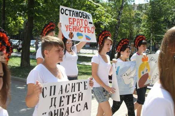 Харьков митингует: толпы фашистов против бесстрашных девушек, женщин и стариков (фото, видео) | Русская весна