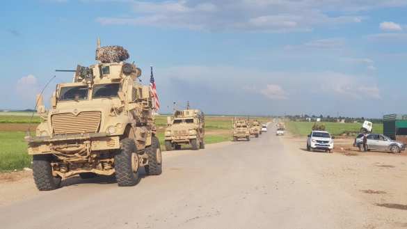 Российские военные заблокировали и развернули колонну армии США в Сирии (+ФОТО, ВИДЕО) | Русская весна