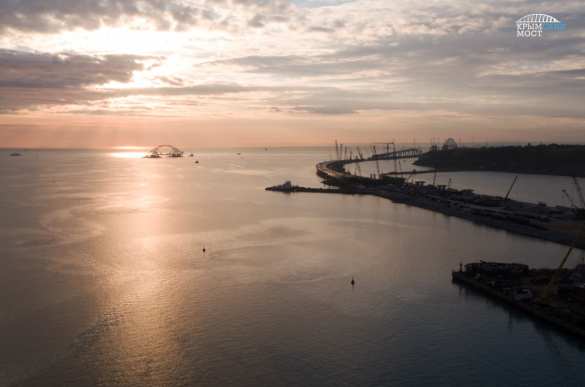 Автодорожную арку Крымского моста вывели на фарватер (+ВИДЕО, ФОТО) | Русская весна