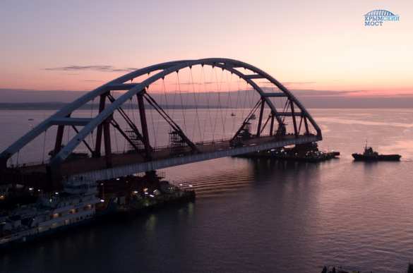 Автодорожную арку Крымского моста вывели на фарватер (+ВИДЕО, ФОТО) | Русская весна